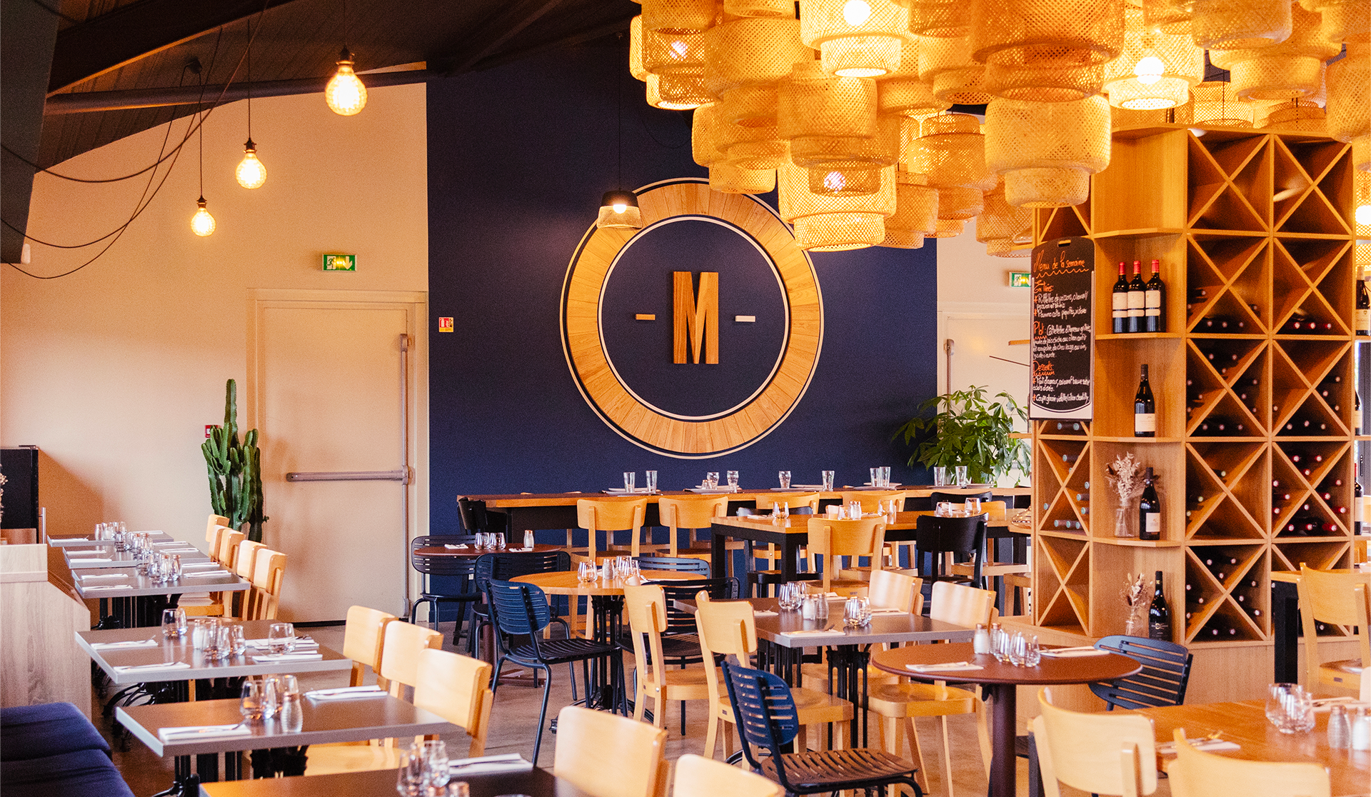 photo représentant l'intérieur du restaurant de tonton michel